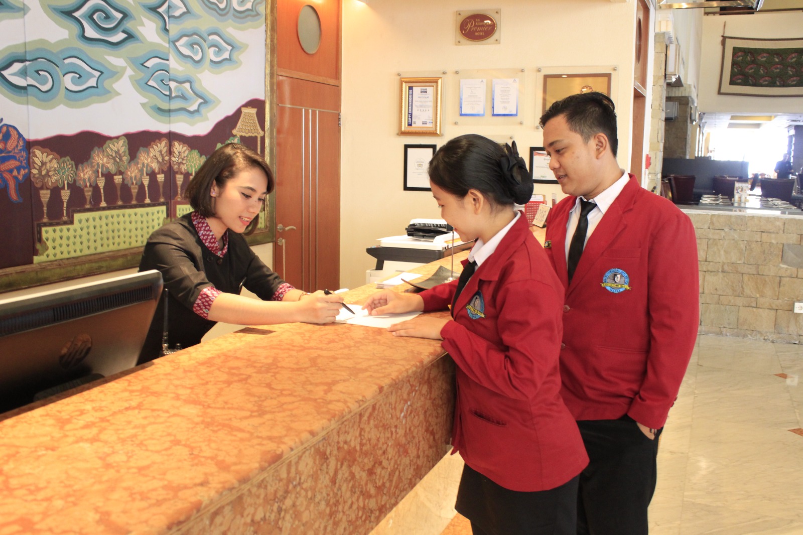 Diploma 1 Perhotelan, gelar A.P.Par