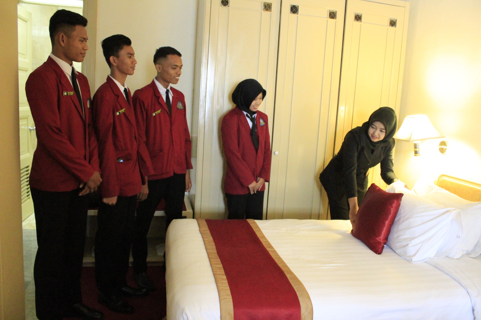 Diploma 2 (Fastrack) Layanan Hotel Terapung, gelar
